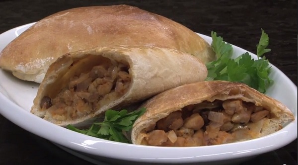 CHICKEN CALZONES (EMPANADAS)