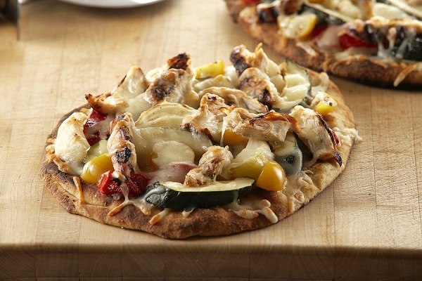 GRILLED CHICKEN & VEGETABLE PIZZA