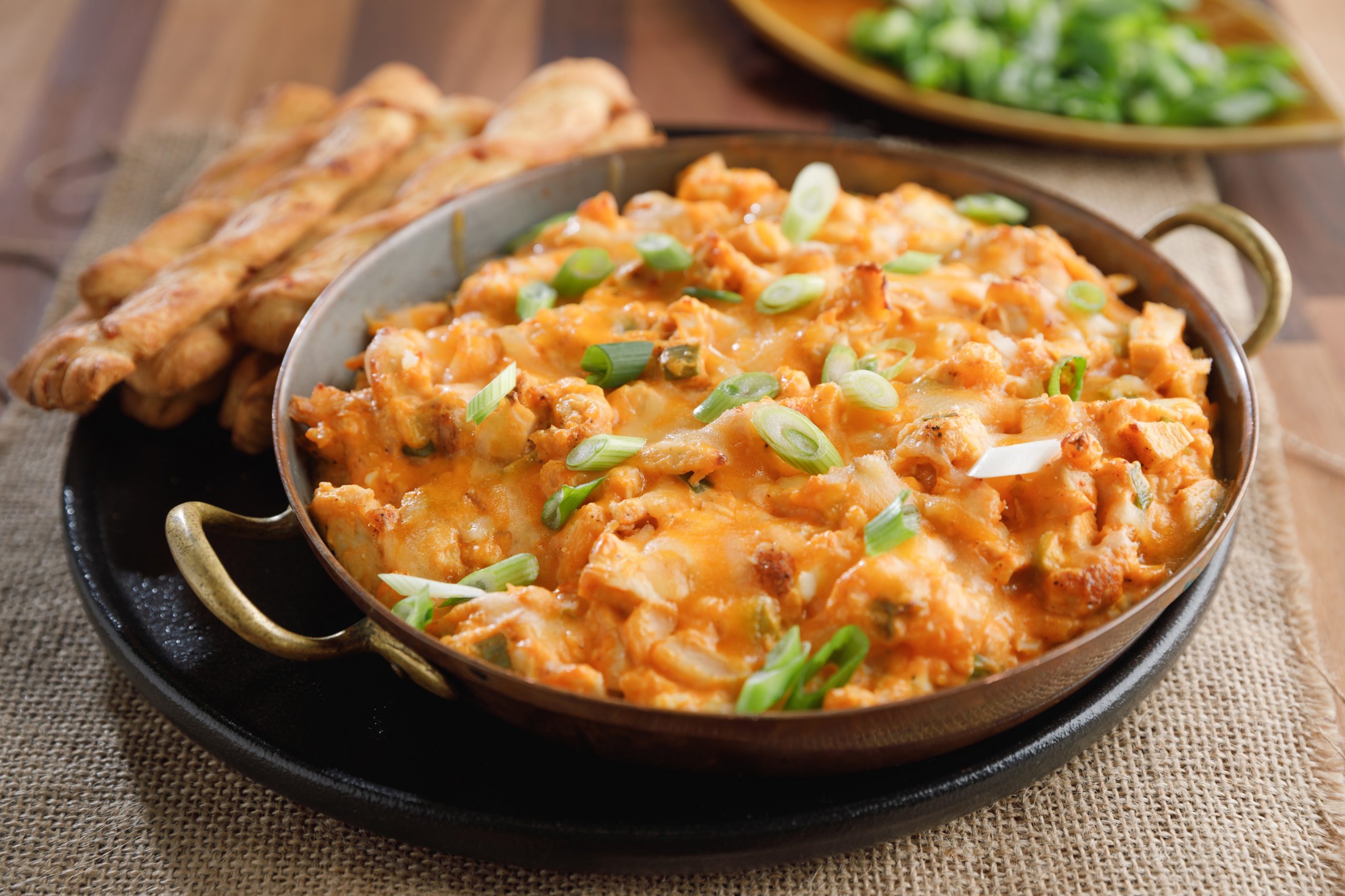 CREAMY BUFFALO CHICKEN DIP