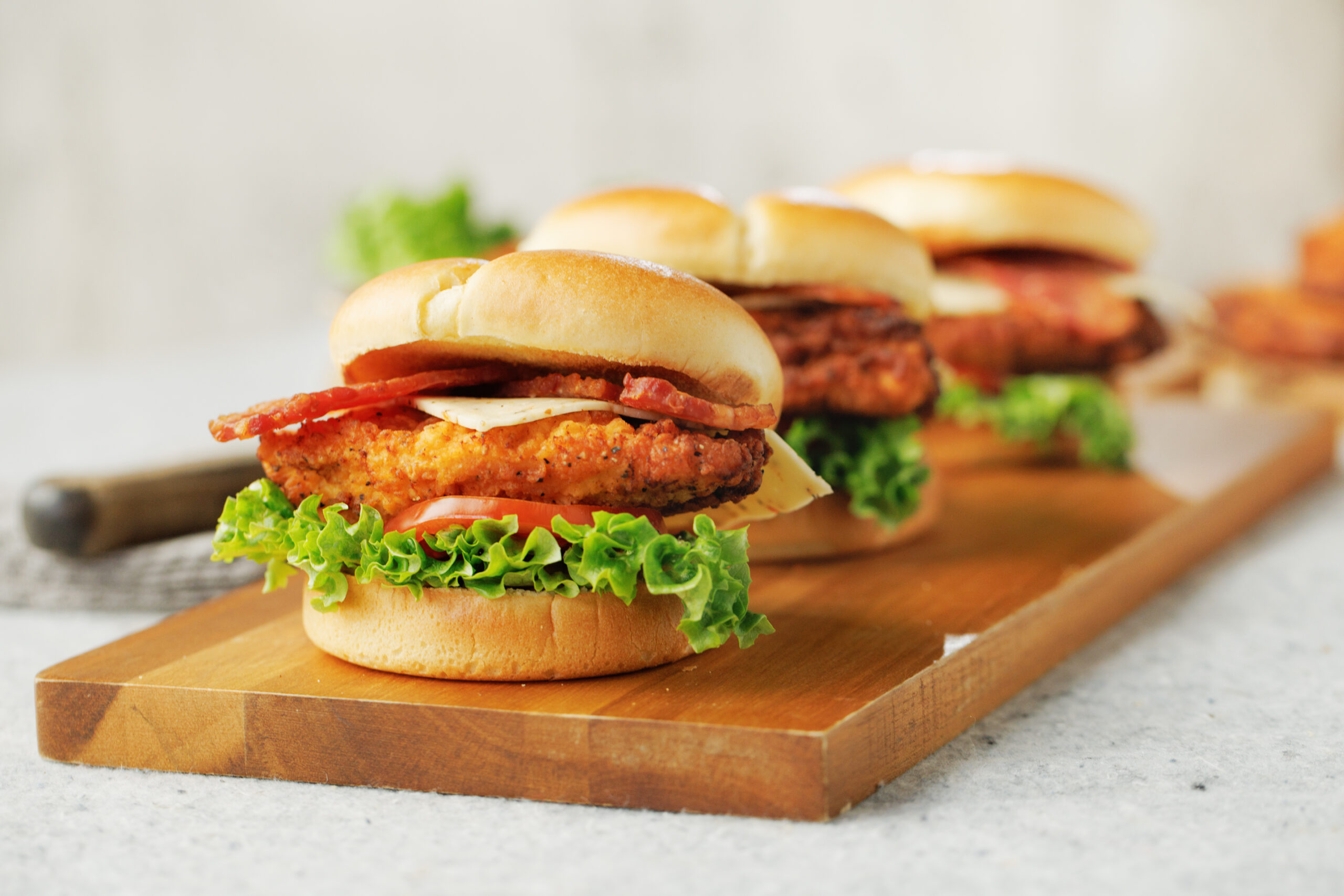 DELUXE CHICKEN FILET SANDWICH