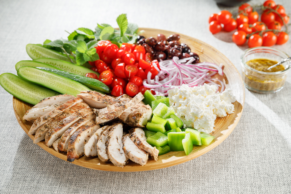 GREEK GRILLED CHICKEN SALAD