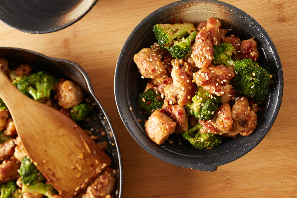 SESAME CHICKEN WITH BLACK BEAN & GINGER STIR FRY