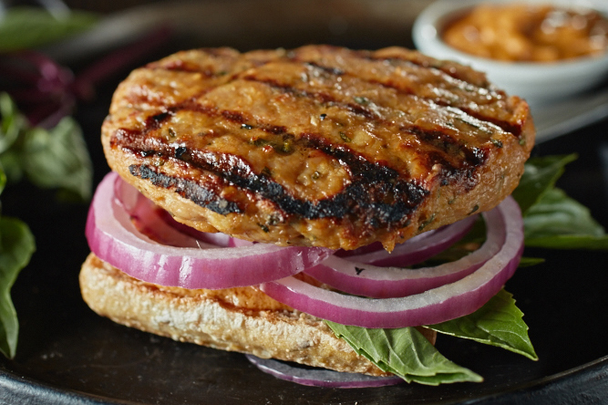 THAI BURGERS WITH SPICY SAUCE