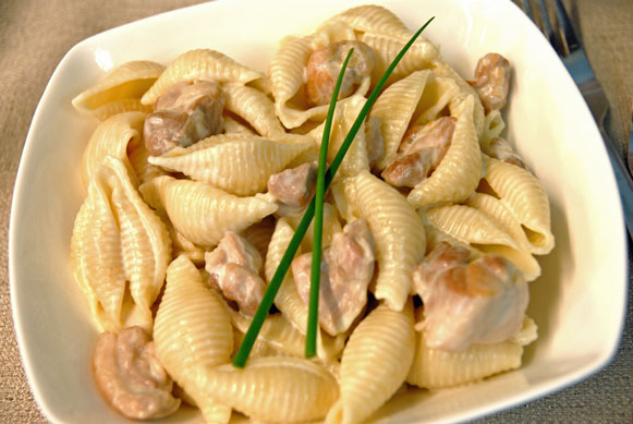 CHICKEN PASTA WITH WHISKEY CREAM SAUCE